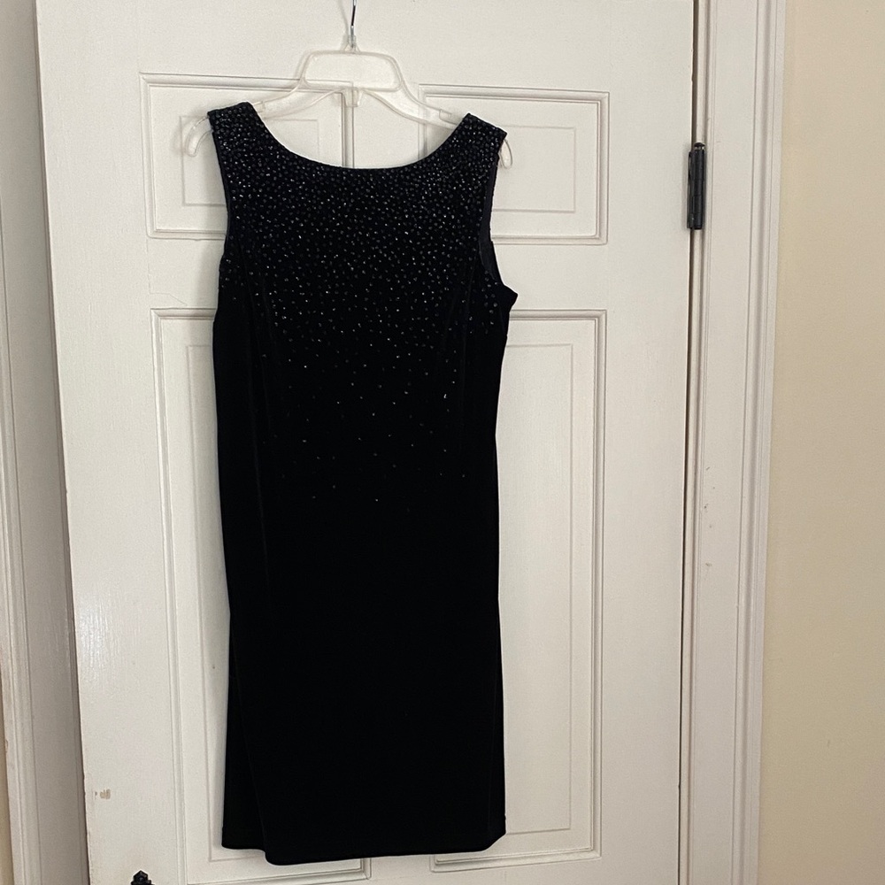 Robbie Bee Velvet Black Sleeveless Midi Dress
